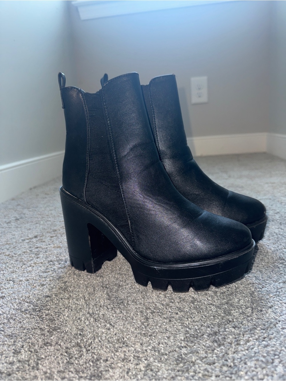 Bamboo Black Chunky Platform Chelsea Boots | Women’s 9 🖤